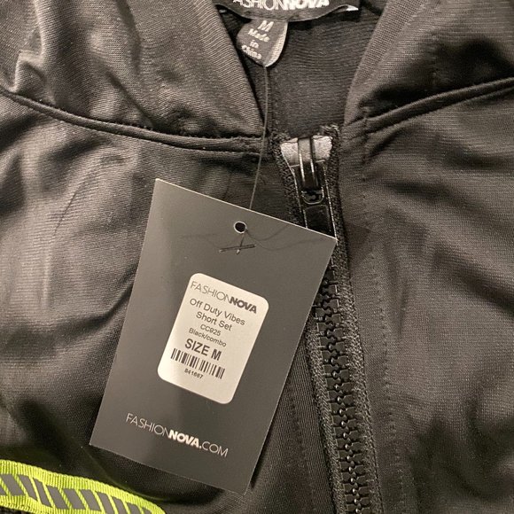 NWT FashionNova Off Duty Vibes Short/Jacket Set - Picture 2 of 3